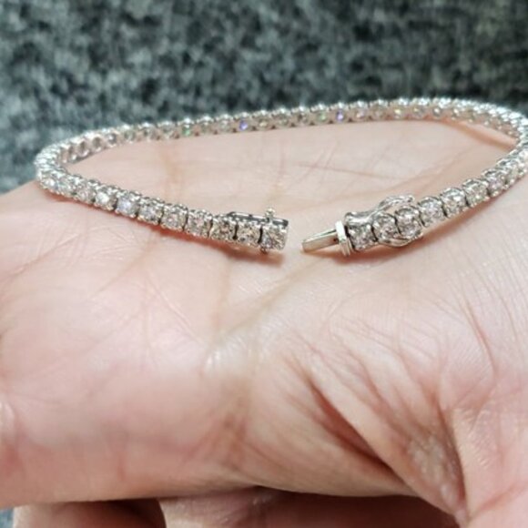 14Kt Gold 5.50 Ct Genuine Diamond Tennis Bracelet - Picture 2 of 4